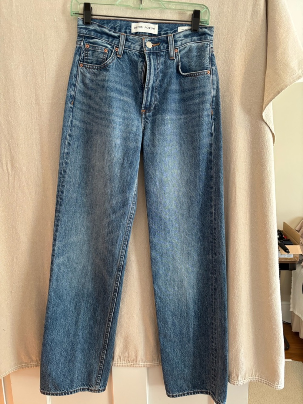 Denim Forum 90’s Iggy low rise Straight-Leg Jeans in Vintage Blue Wash